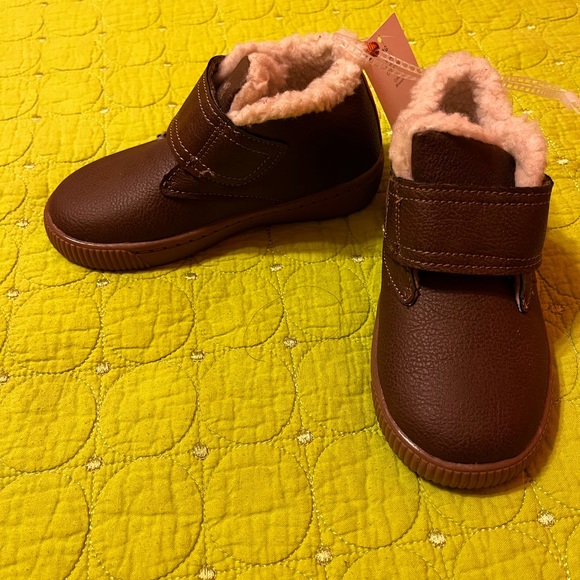 Carter's Other - Toddler’s shoes 👞 size 10M